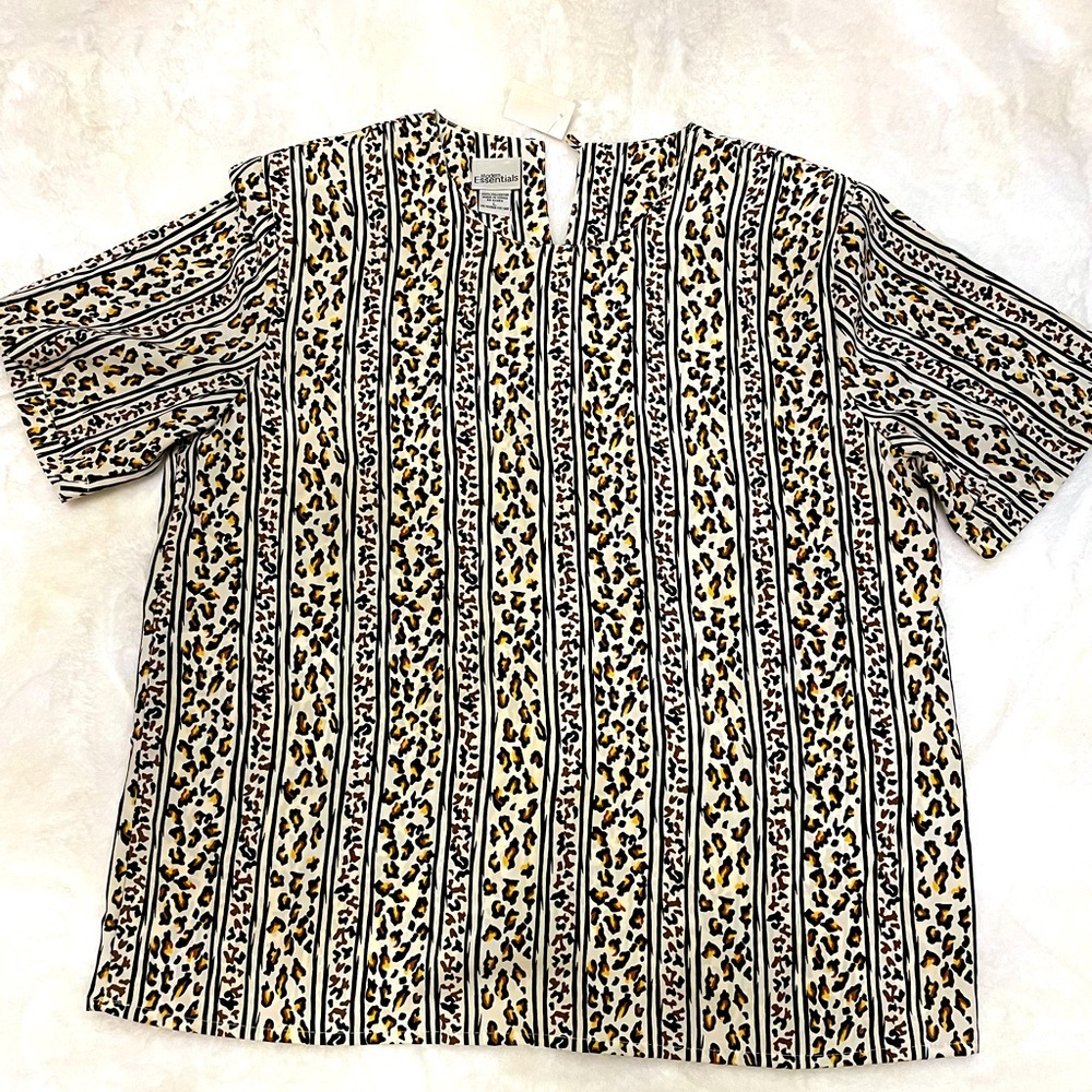 NWT.. modern Essentials animal leopard print S/S Blouse. Easy care no wrinkle